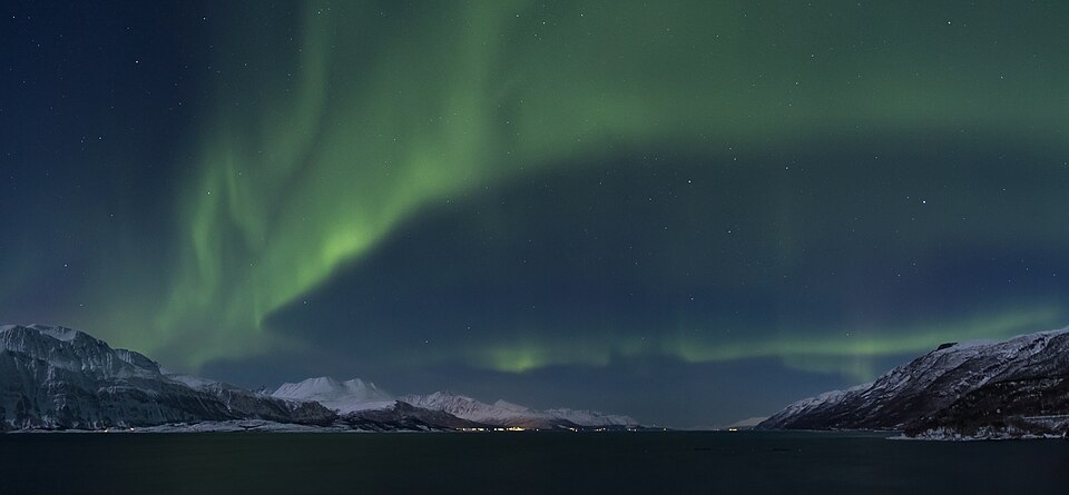 Aurora borealis over Lyngseidet